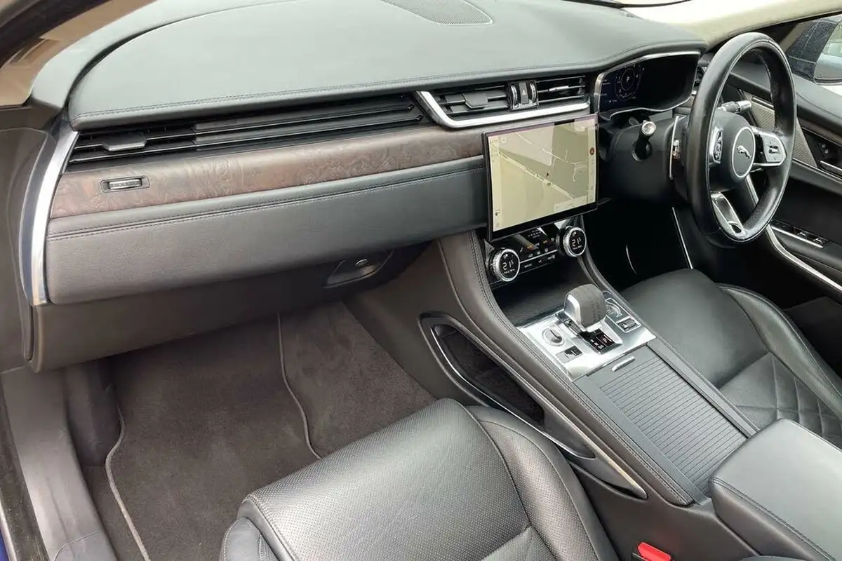 2021-jaguar-f-pace-20-d200-hse-mhev-big-26