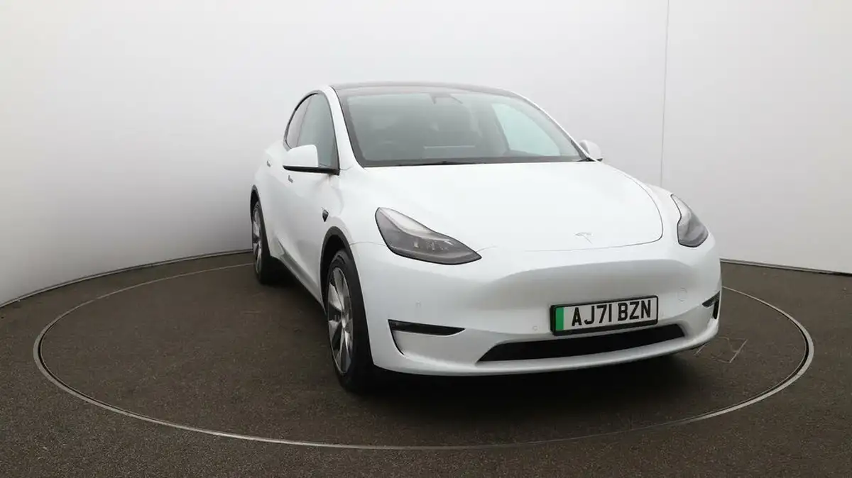 2022-tesla-model-y-e-long-range-big-33