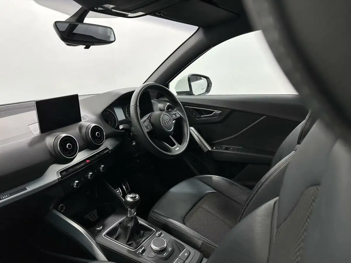2019-audi-q2-10-30-tfsi-s-line-big-26