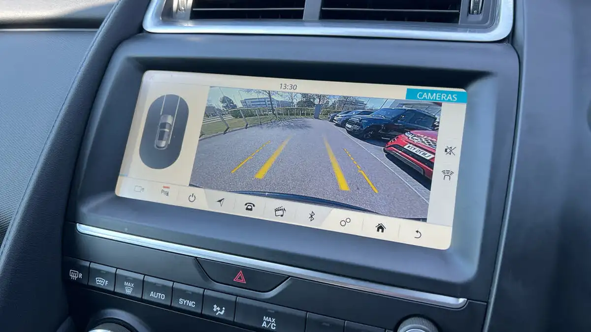 2019-jaguar-e-pace-20-i4d-150ps-big-11