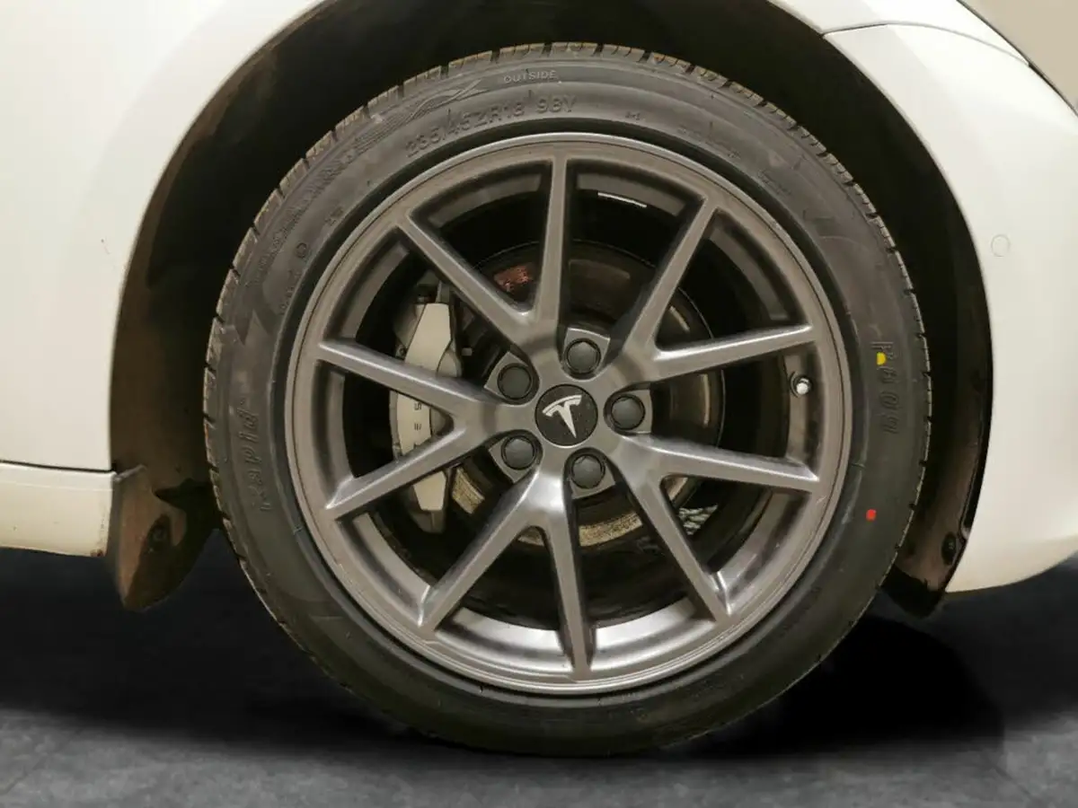 2022-tesla-model-3-e-long-range-big-24