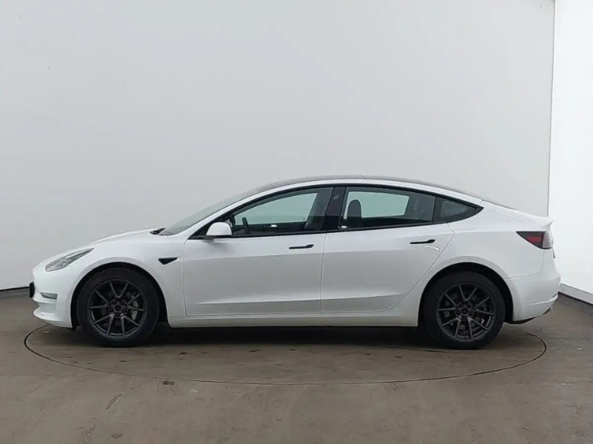 2022-tesla-model-3-e-long-range-big-3