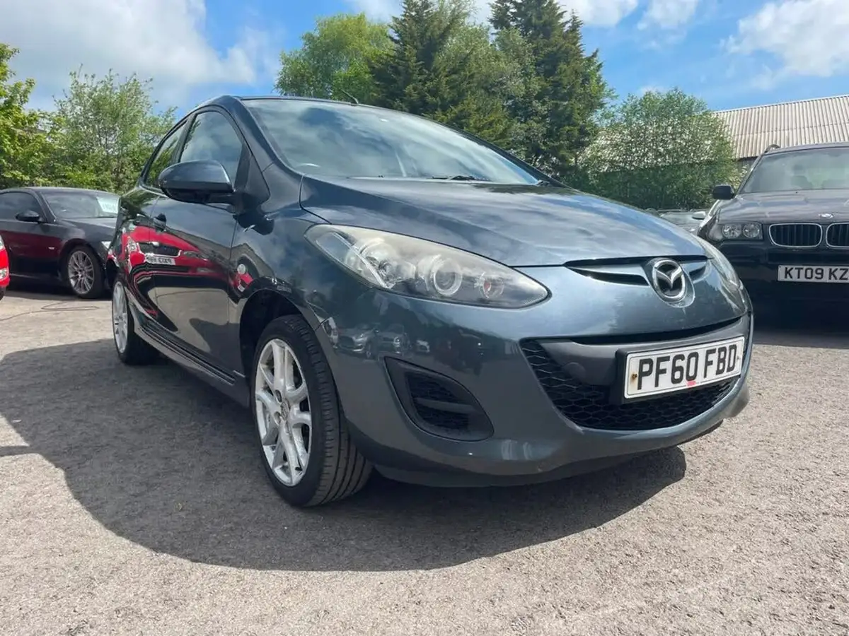 2011-mazda-mazda2-13-tamura-5d-big-1