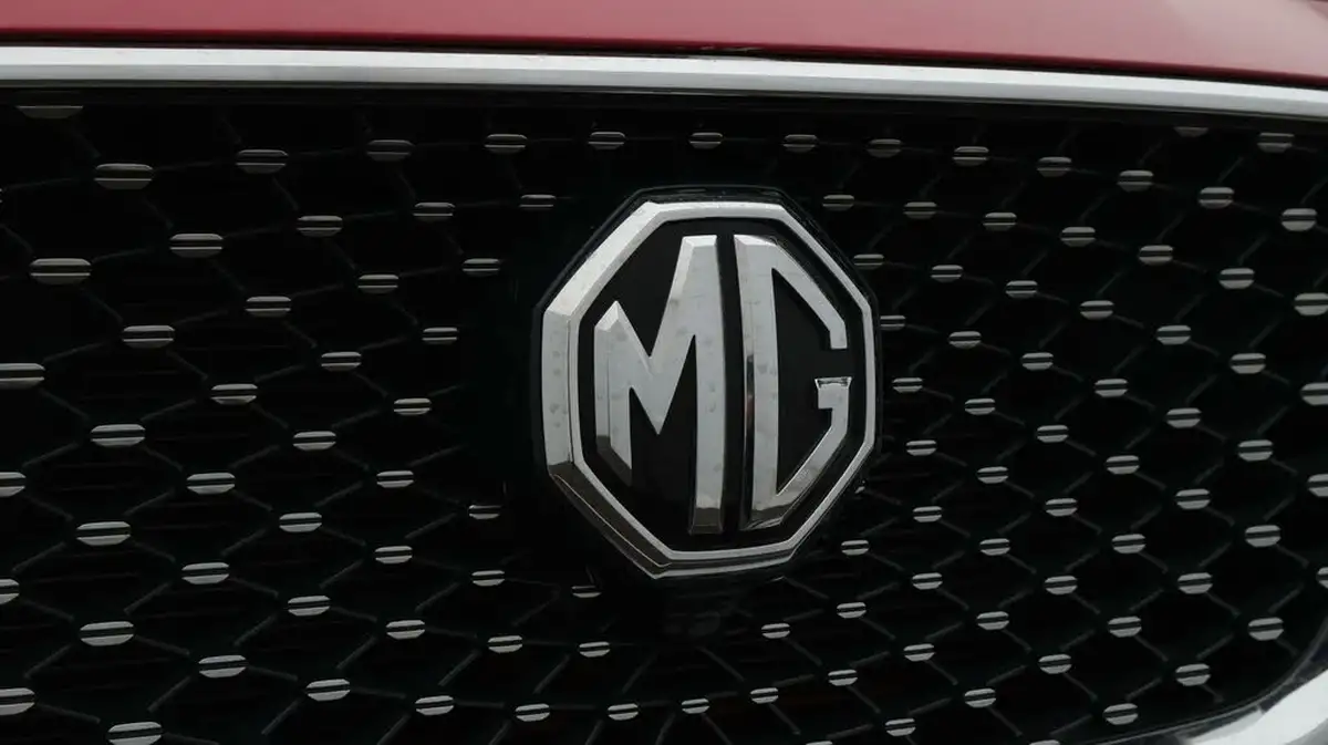 2021-mg-hs-15t-gdi-exclusive-162ps-big-22