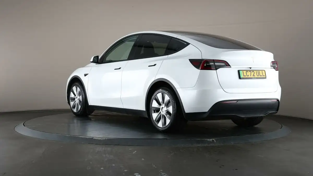 2022-tesla-model-y-e-rwd-big-64