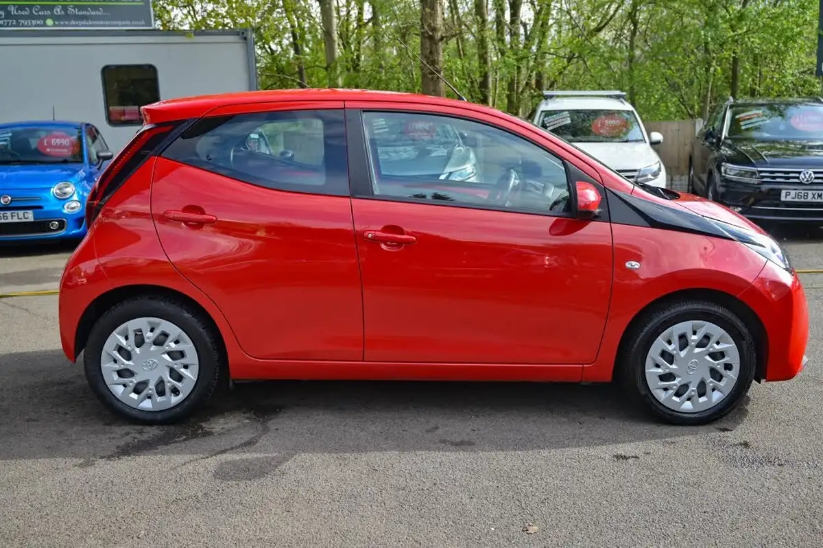 2020-toyota-aygo-10-vvt-i-x-play-big-8