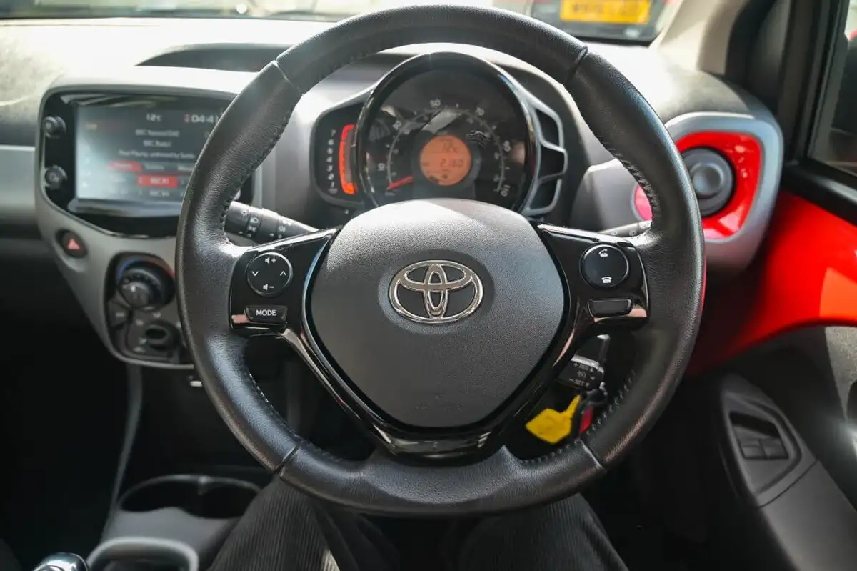 2020-toyota-aygo-10-vvt-i-x-play-big-32