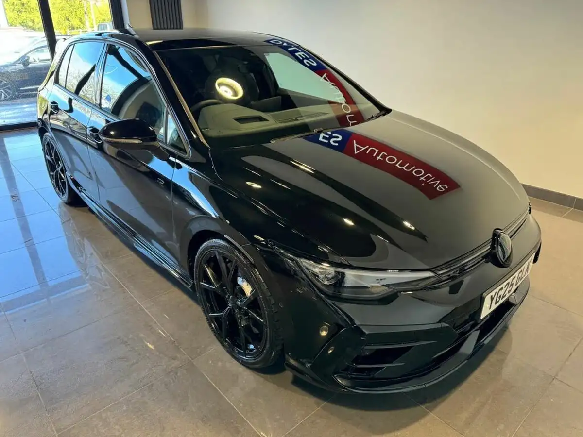 2025-volkswagen-golf-20-tsi-r-black-edition-big-2