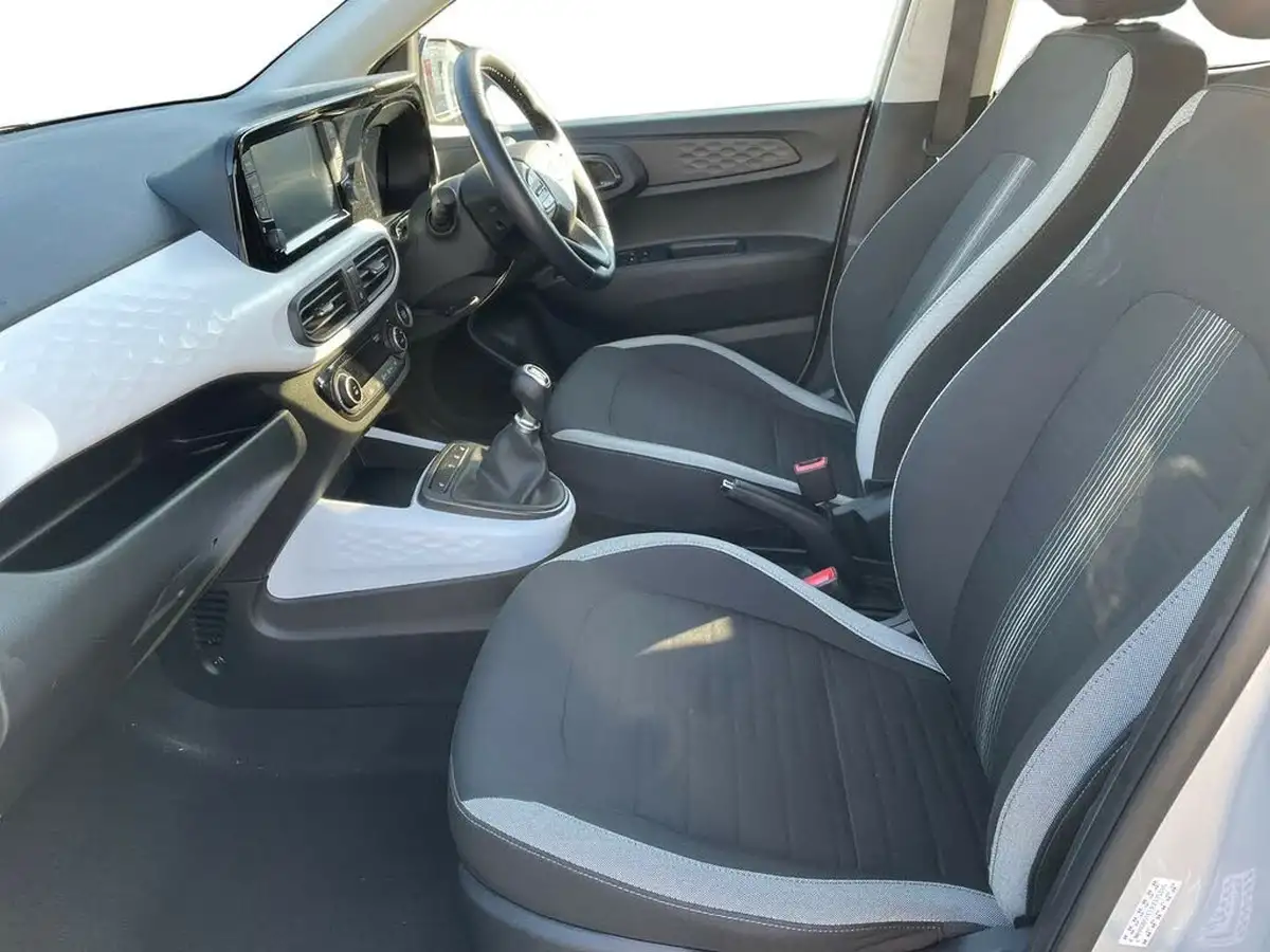 2023-hyundai-i10-12-premium-big-9