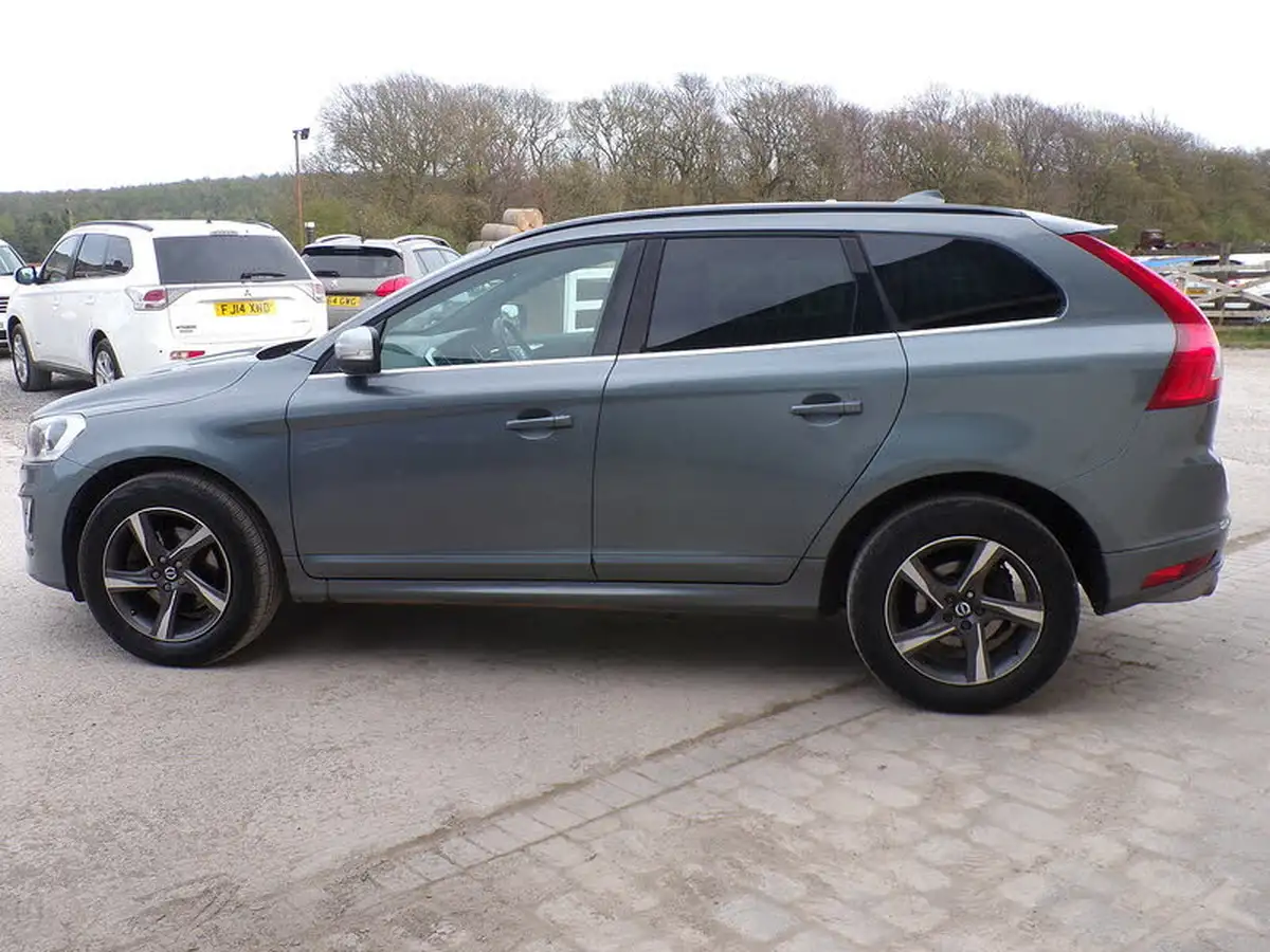 2015-volvo-xc60-24td-d5-r-design-220bhp-ss-geartronic-big-4