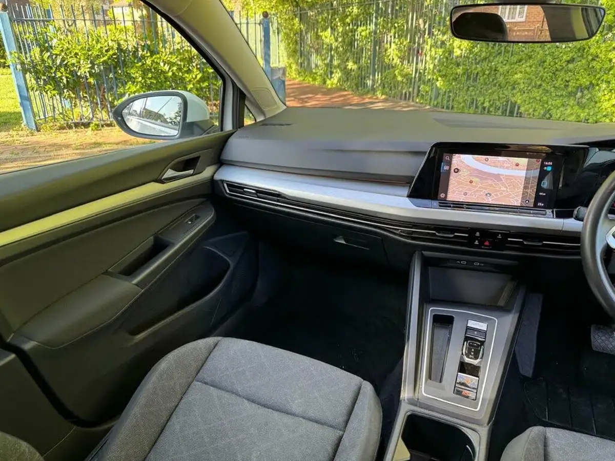 2021-volkswagen-golf-15-etsi-life-150ps-hatchback-big-15