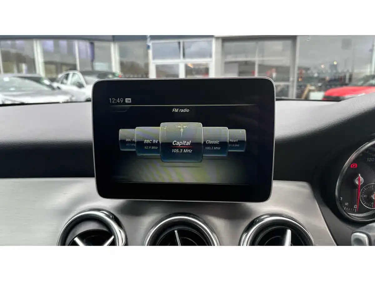2019-mercedes-benz-gla-class-16-gla-200-amg-line-edition-big-11
