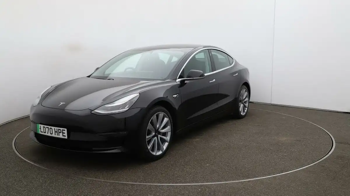 2020-tesla-model-3-e-long-range-big-30