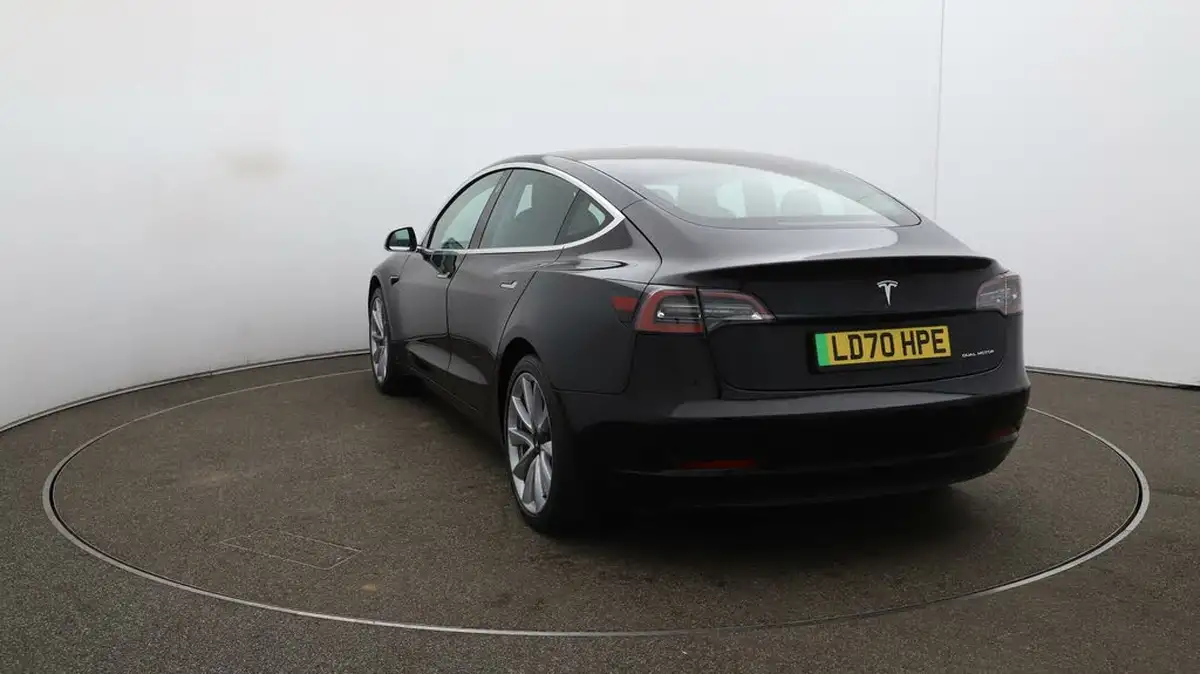 2020-tesla-model-3-e-long-range-big-54