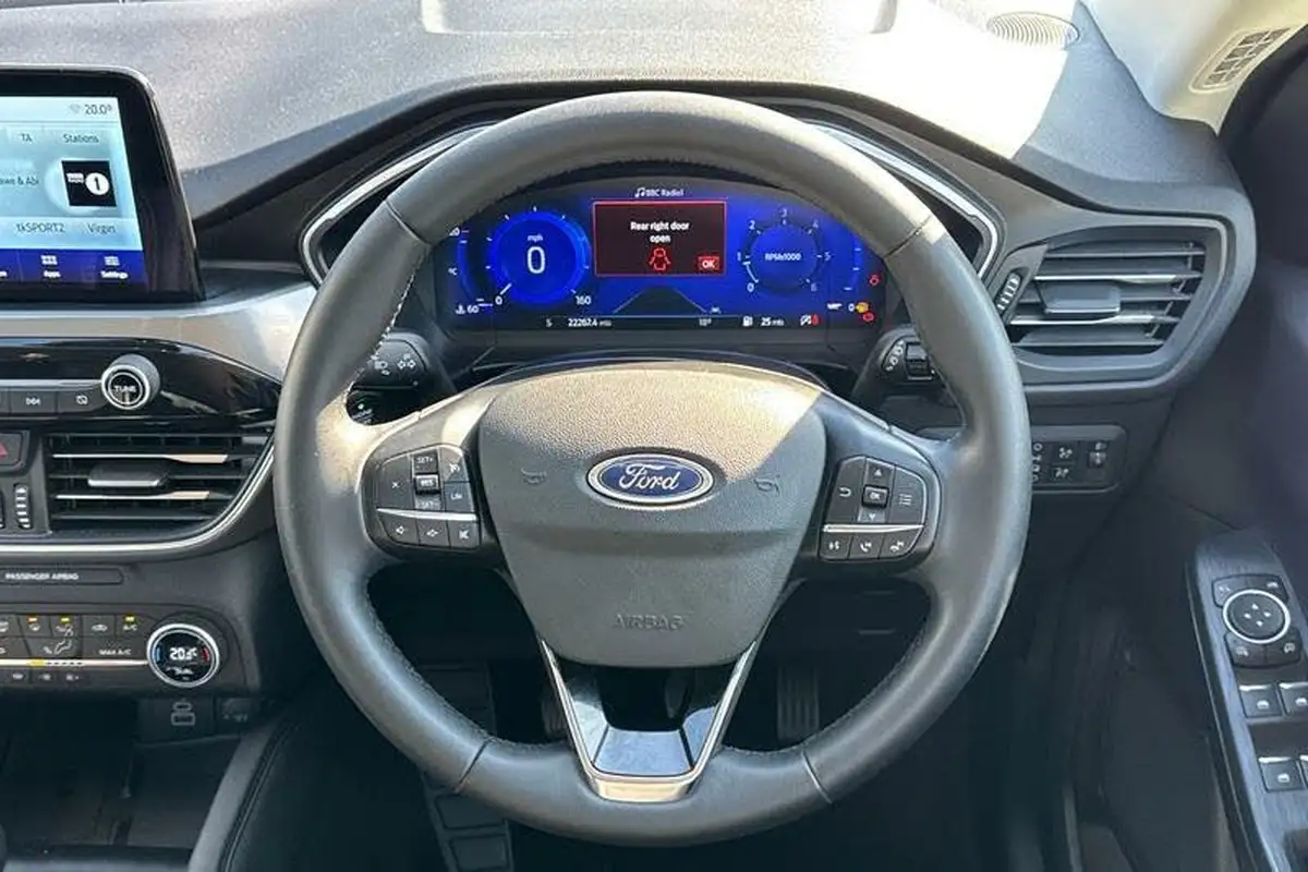 2022-ford-kuga-big-11