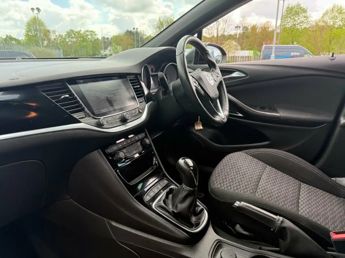 2016-vauxhall-astra-10i-turbo-sri-nav-hatchback-big-20