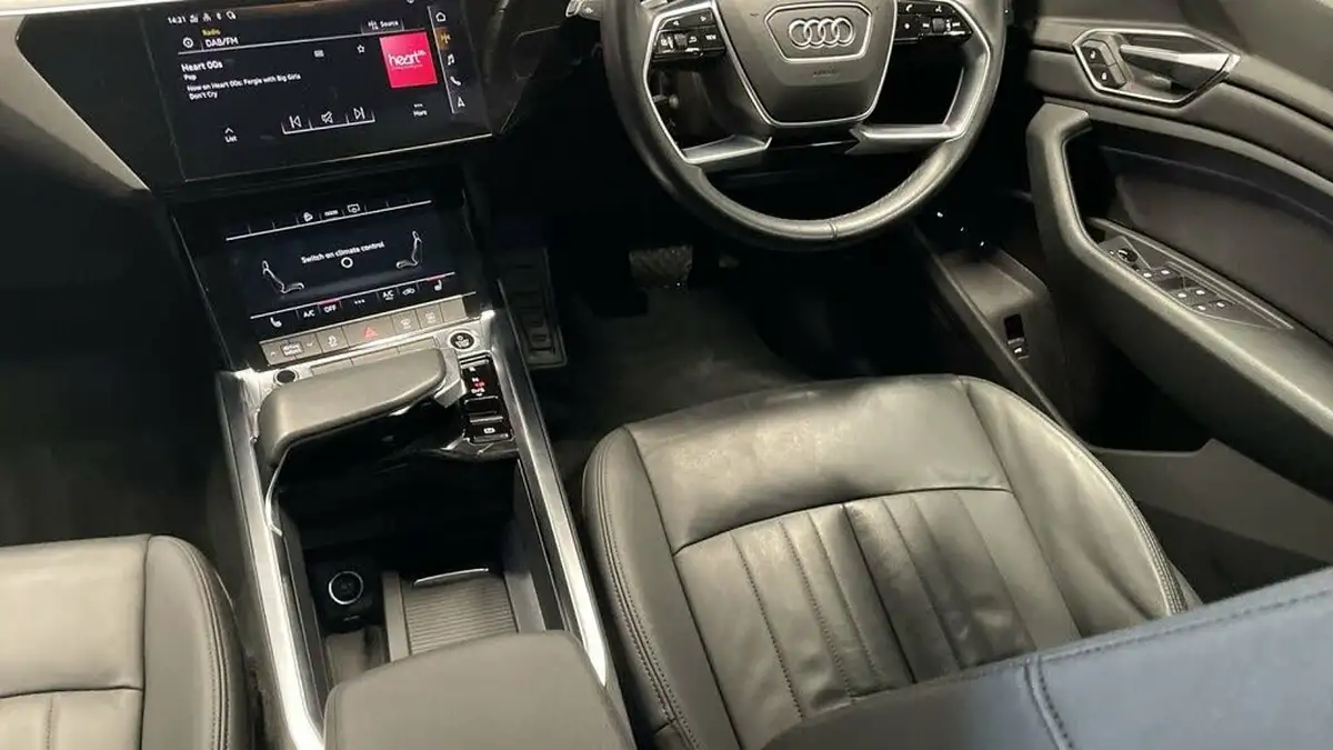 2021-audi-e-tron-55e-technik-station-wagon-big-14