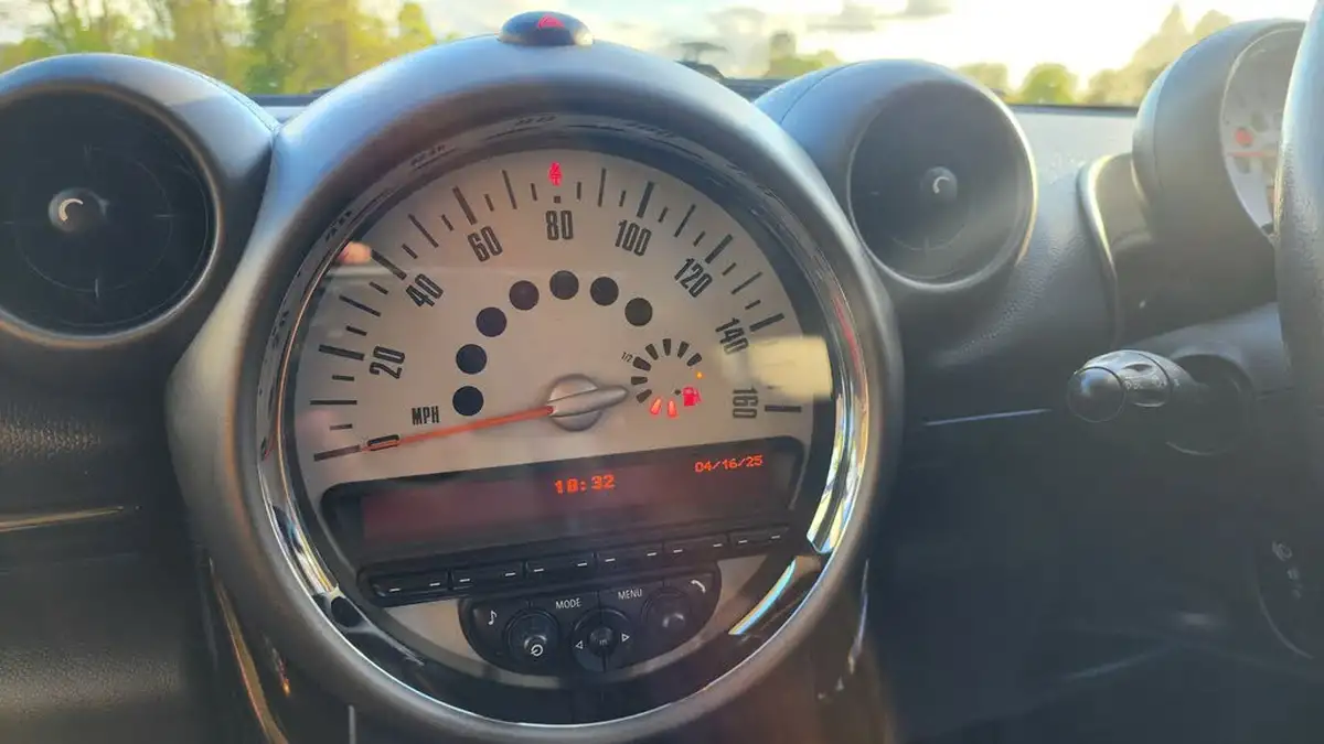 2012-mini-countryman-16-cooper-pepper-big-27