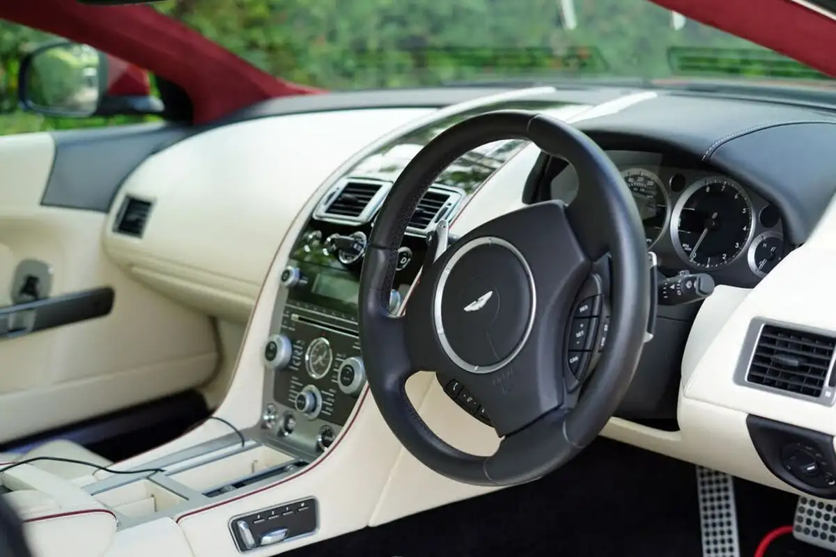 2015-aston-martin-db9-59-20-big-11