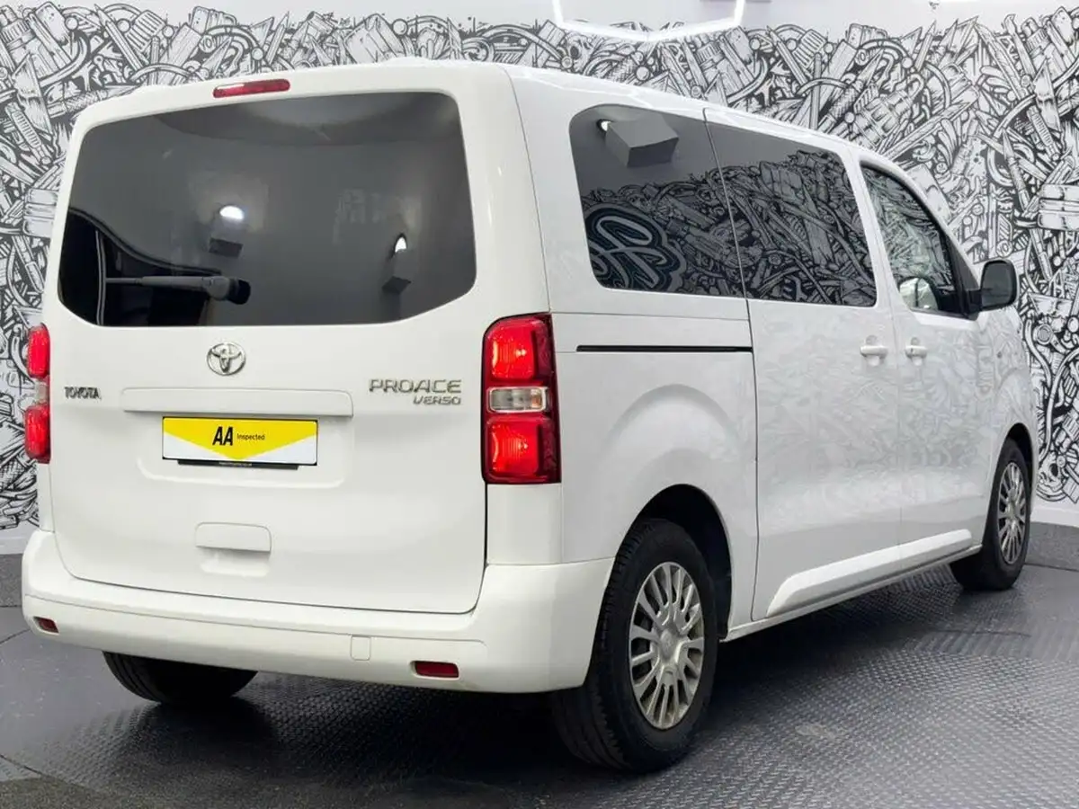 2021-toyota-proace-verso-15d-shuttle-l1-big-7