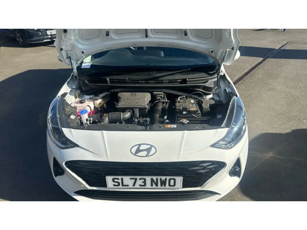 2023-hyundai-i10-12-premium-big-7