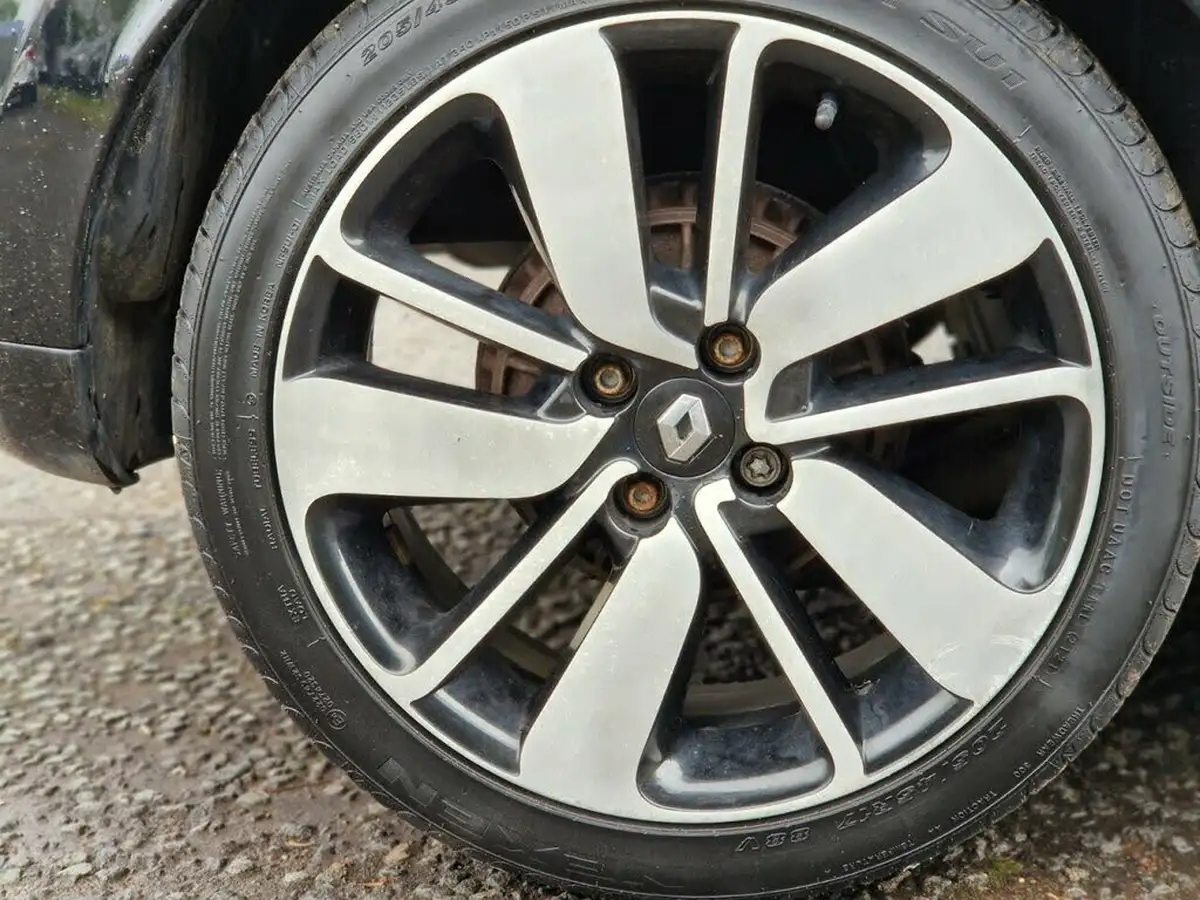 2014-renault-clio-15dci-dynamique-s-medianavss-big-27