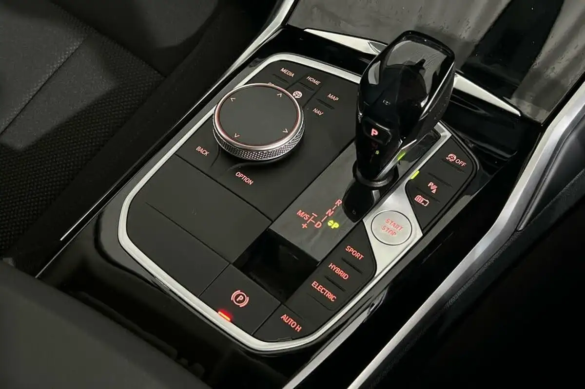 2020-bmw-3-series-20-330e-se-pro-saloon-4d-big-30