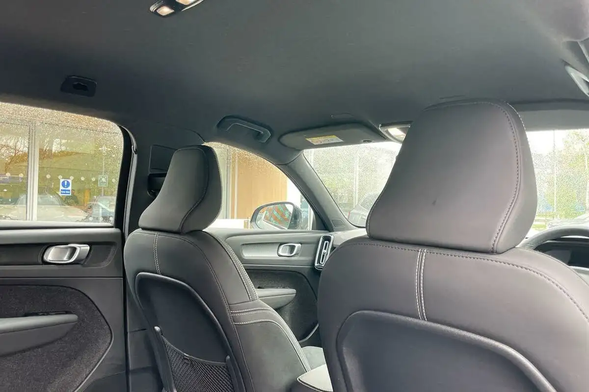 2024-volvo-xc40-20-b4-plus-big-22