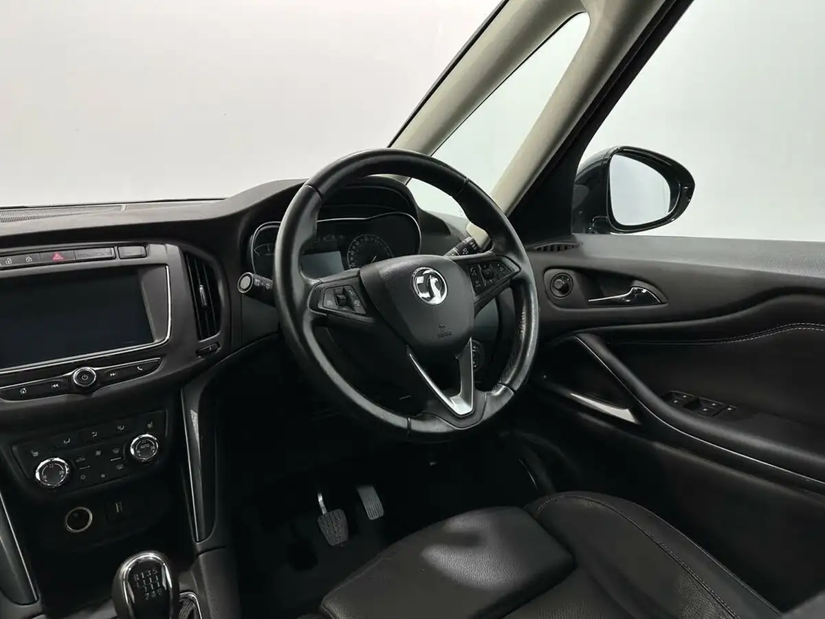 2017-vauxhall-zafira-tourer-14i-16v-turbo-elite-nav-big-9