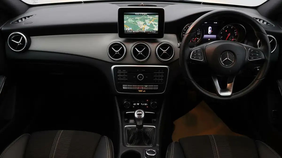 2017-mercedes-benz-cla-16-cla-180-sport-coupe-4d-big-12