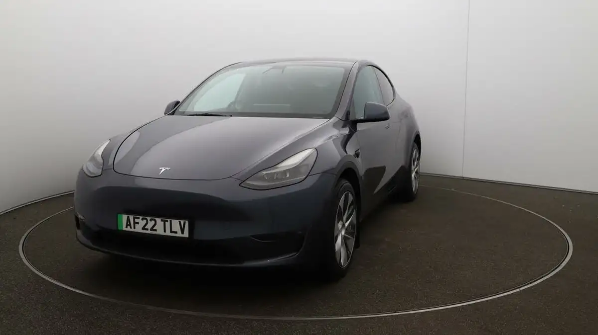 2022-tesla-model-y-e-long-range-big-29
