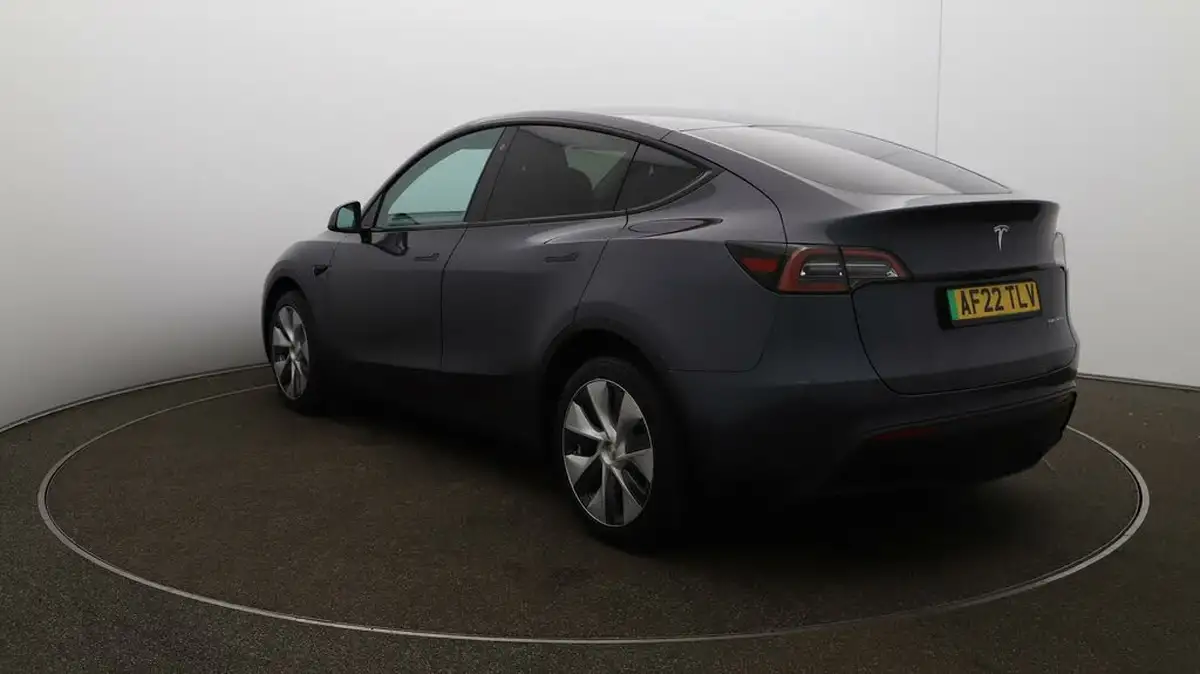 2022-tesla-model-y-e-long-range-big-53