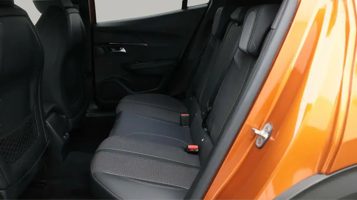 2022-peugeot-2008-suv-12-puretech-gt-big-16