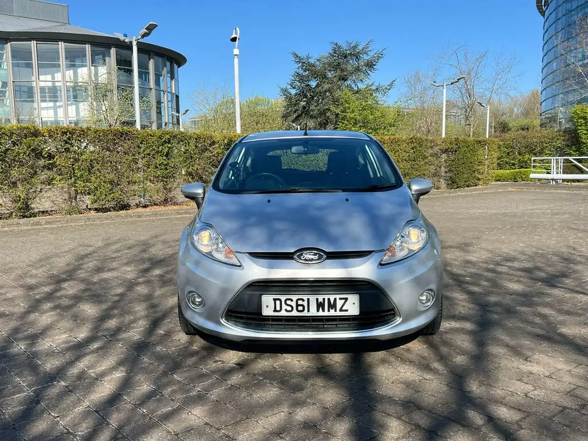 2012-ford-fiesta-125-zetec-3d-big-4