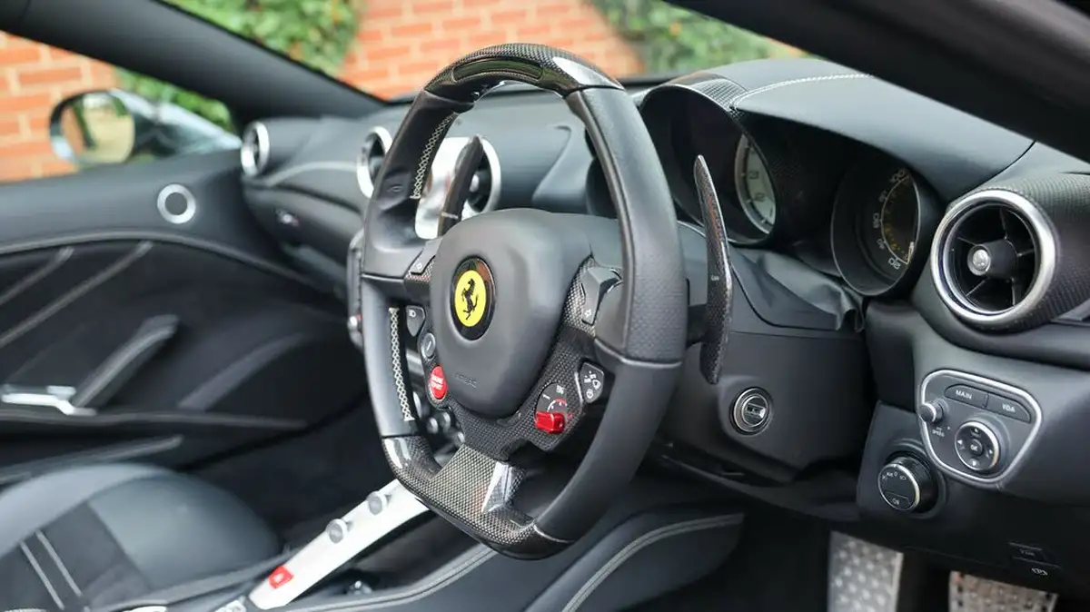 2017-ferrari-california-39-t-big-38