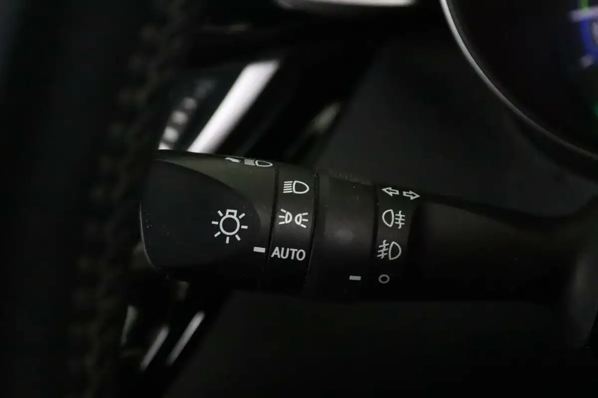 2021-toyota-c-hr-18-vvt-i-icon-big-17