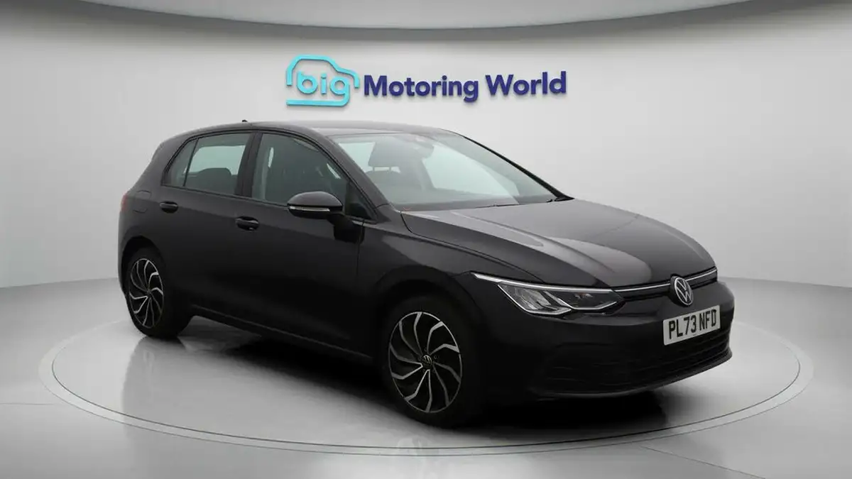 2024-volkswagen-golf-10-tsi-life-hatchback-big-1