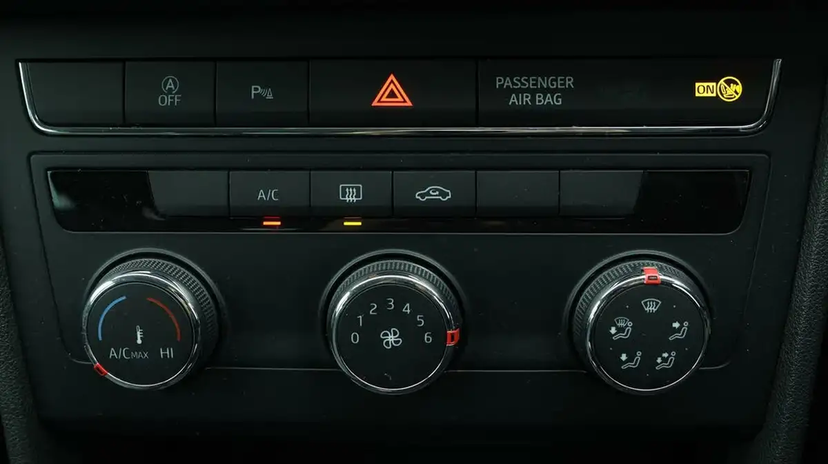 2019-seat-leon-15-tsi-evo-se-dynamic-ss-hatchback-big-11