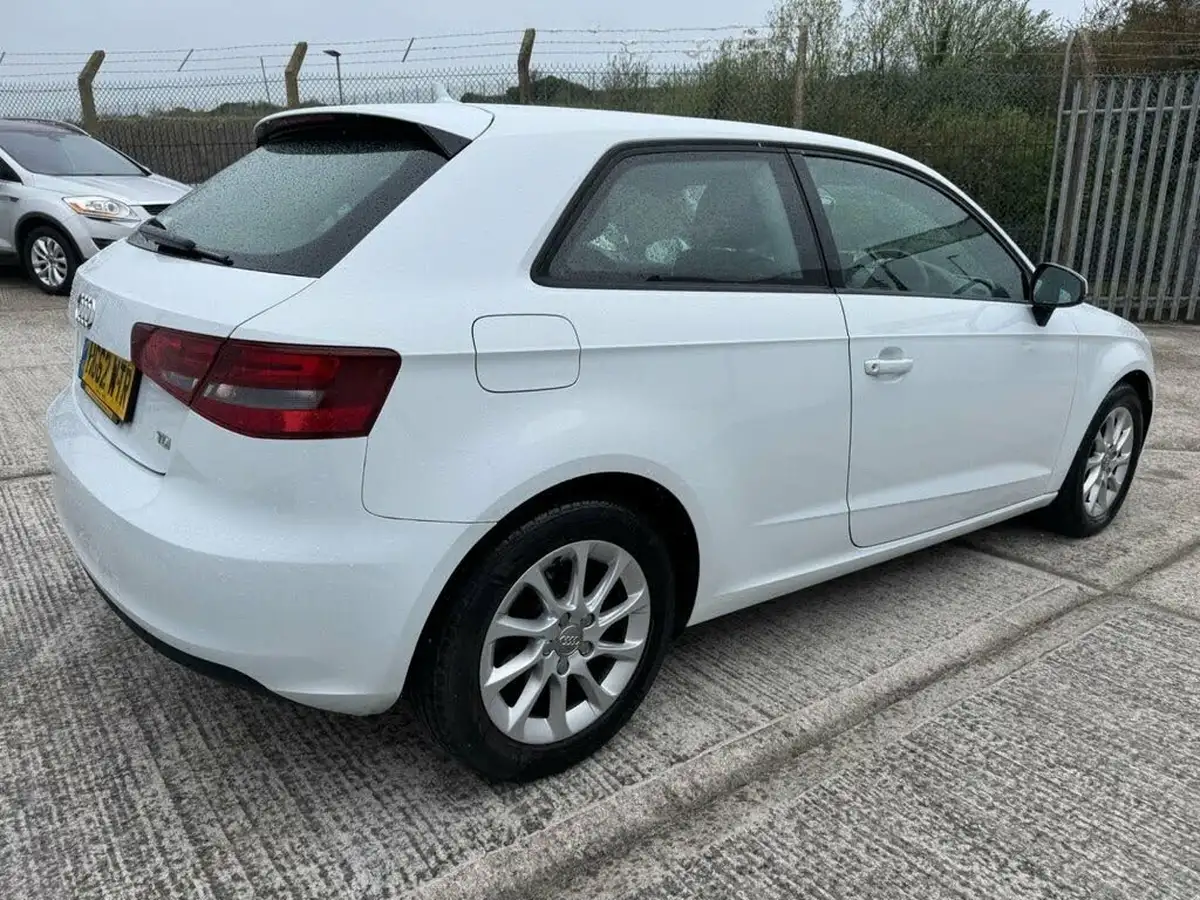 2013-audi-a3-16td-se-hatchback-3d-big-8