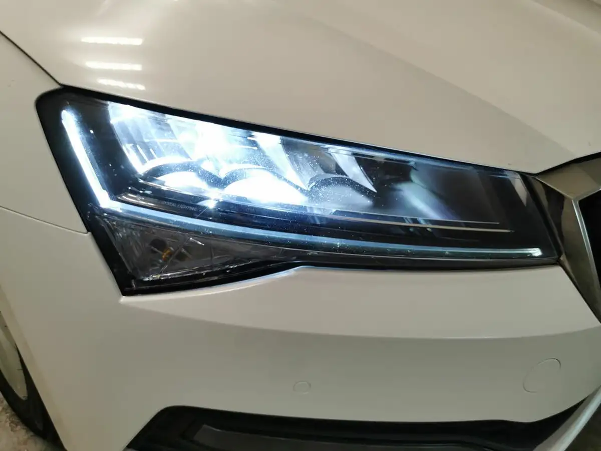 2021-skoda-superb-20tdi-se-150ps-estate-big-4