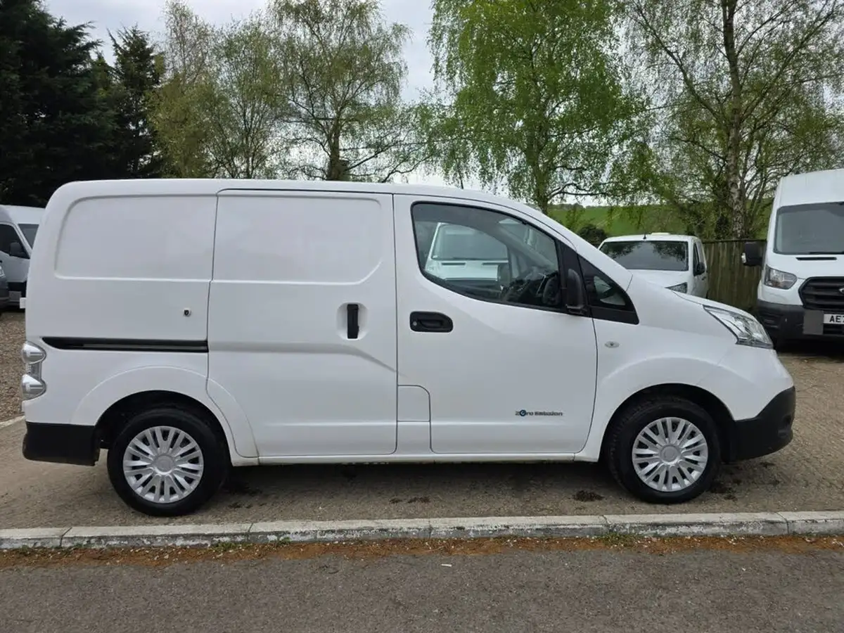 2020-nissan-env200-e-acenta-panel-van-auto-big-6
