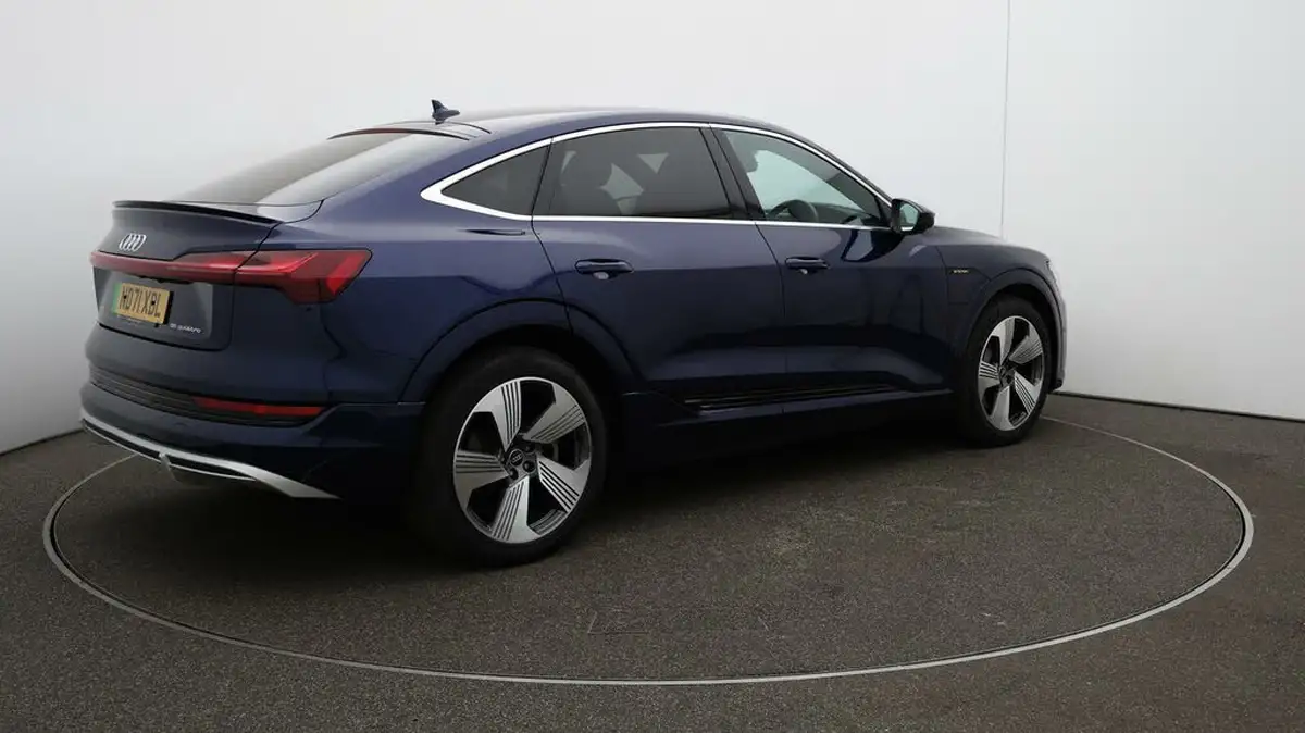 2021-audi-e-tron-55e-s-line-sportback-big-47