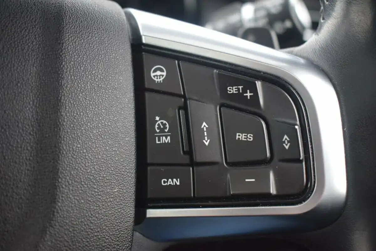 2017-land-rover-discovery-sport-20td4-hse-luxury-182ps-suv-auto-big-4