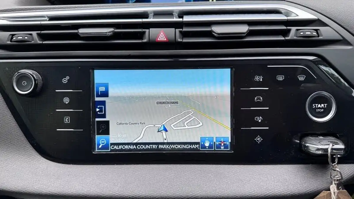 2015-citroen-grand-c4-picasso-16bluehdi-exclusive-big-49