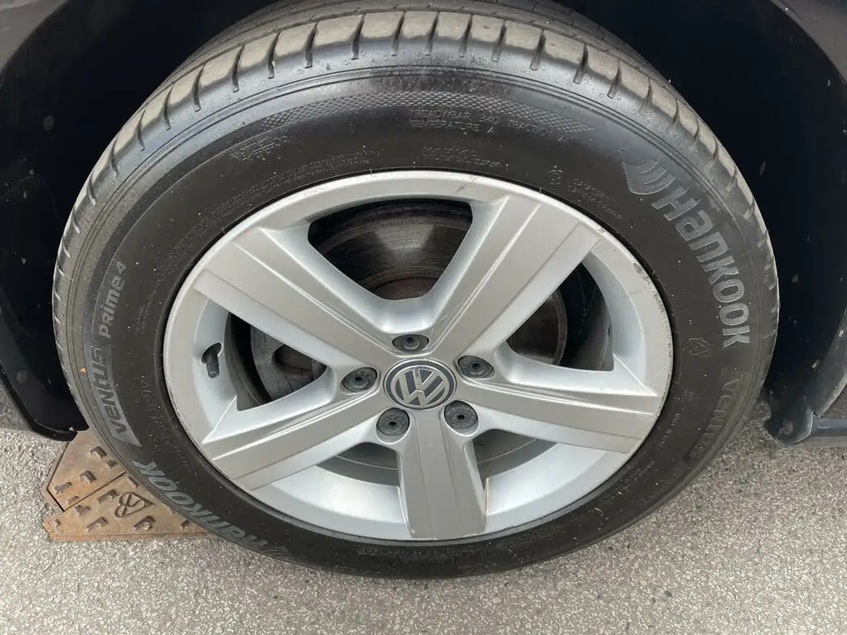 2015-volkswagen-golf-14-match-5d-big-40