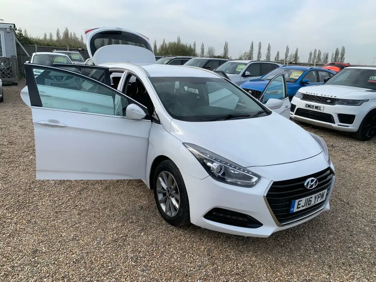 2016-hyundai-i40-17crdi-se-nav-141ps-estate-5d-big-43