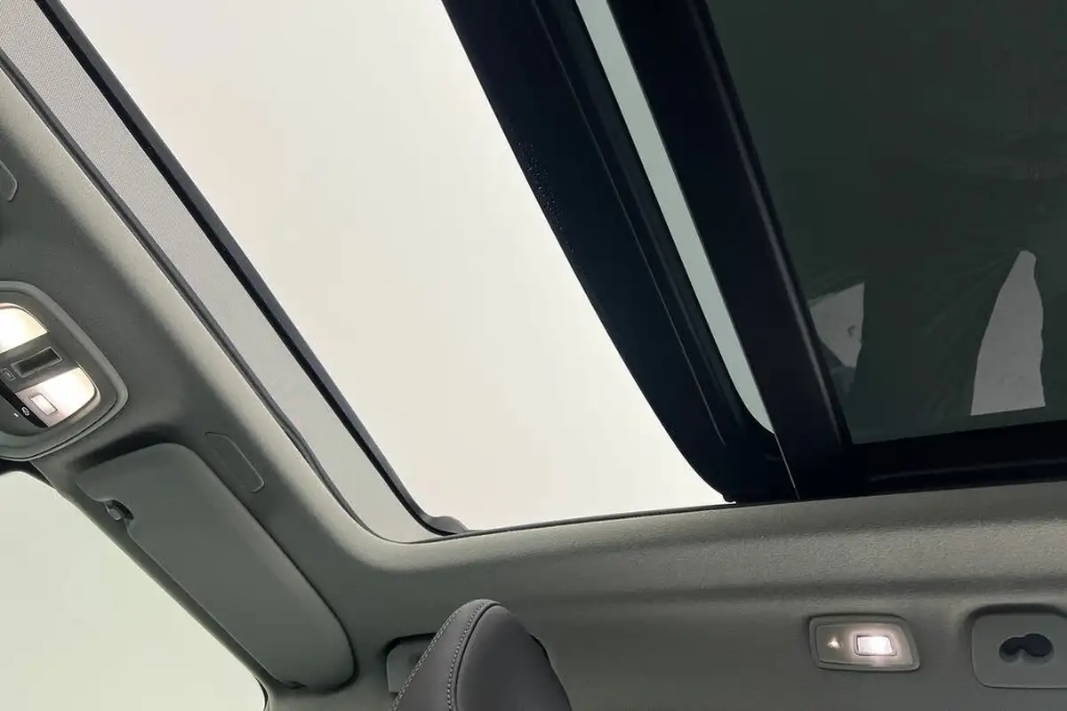 2024-volvo-xc40-20-b3-ultra-bright-big-28