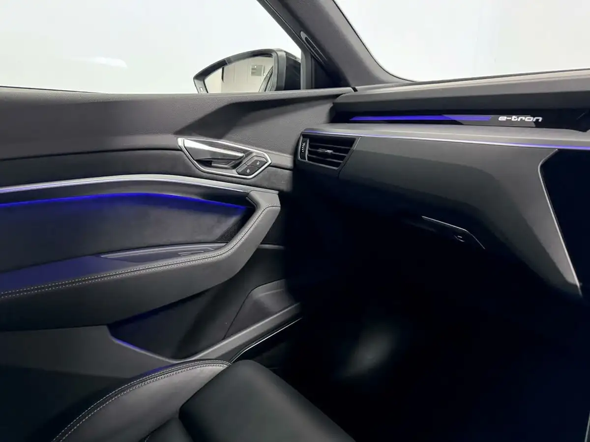 2022-audi-e-tron-50e-black-edition-station-wagon-big-27