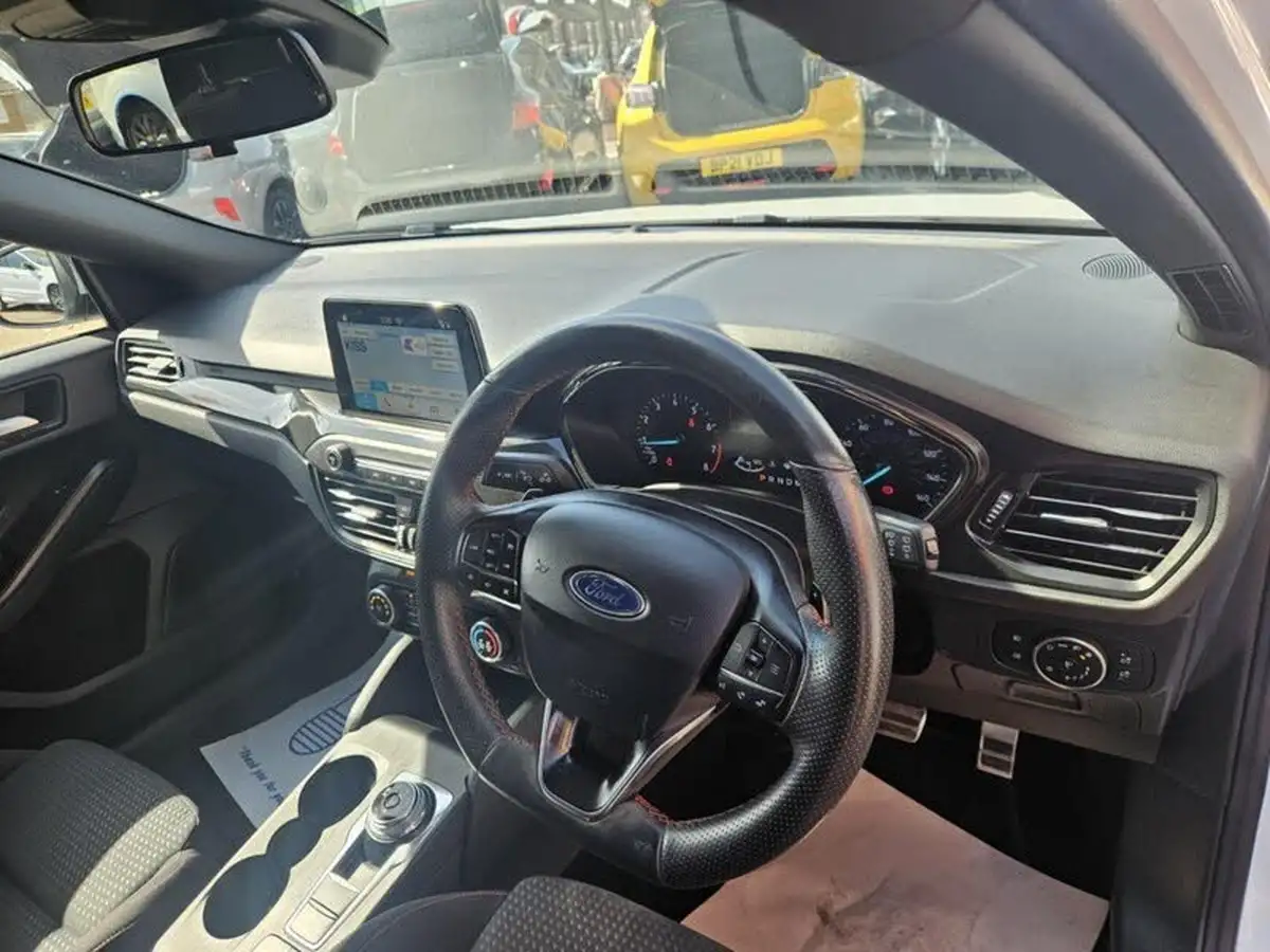 2019-ford-focus-10t-st-line-hatchback-auto-big-18