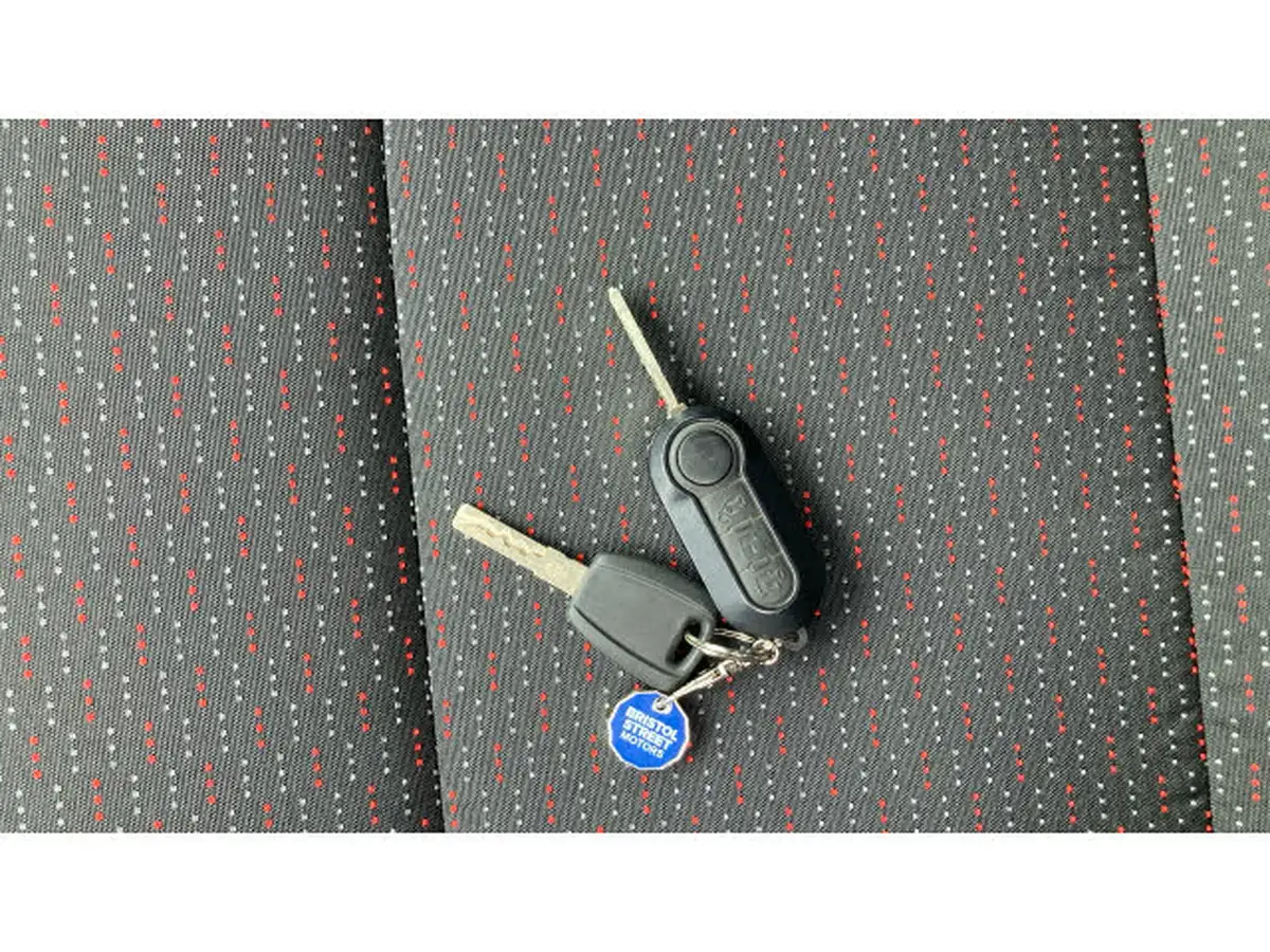 2023-peugeot-boxer-22-bluehdi-professional-premium-335-l3h2-panel-big-19